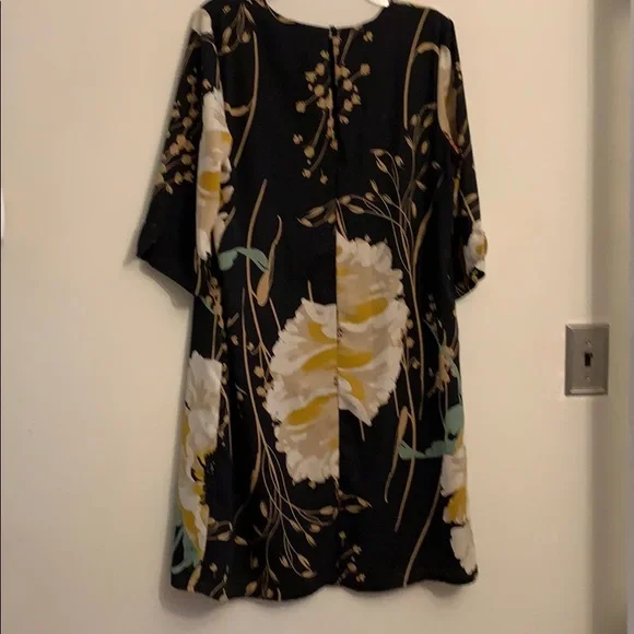 Dress - Picture 2 of 5